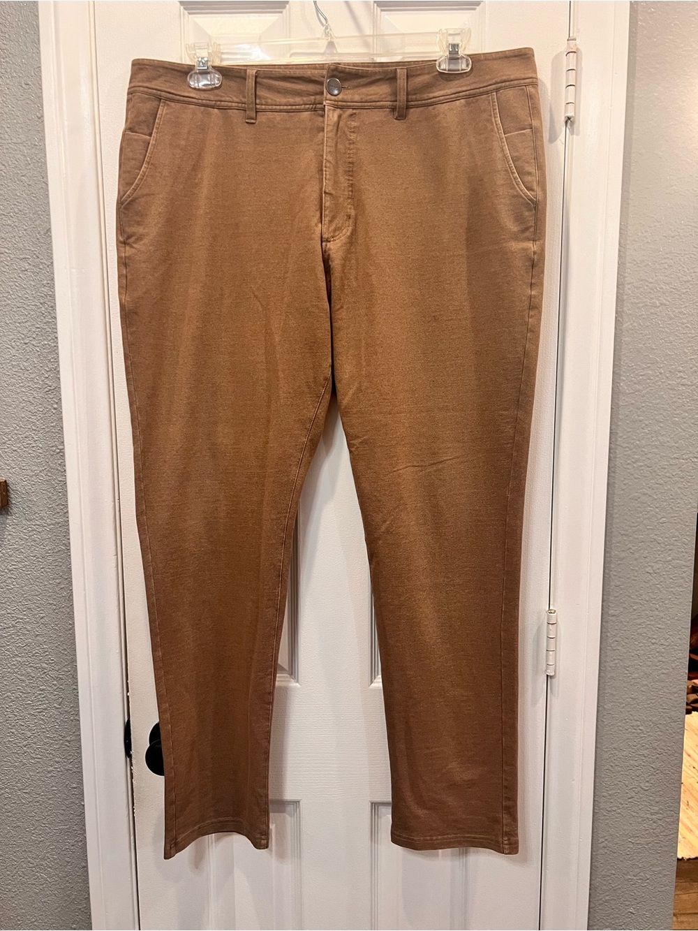 Kinetix Casual Luxury Travel Pant Slim Straight Fit Size 38 Brown Tan Chino